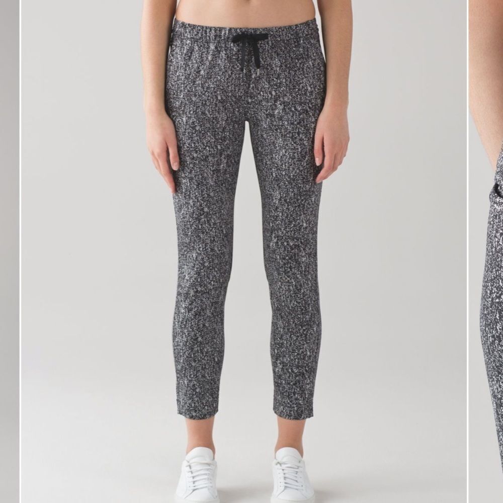 Lululemon jet pants in black and white